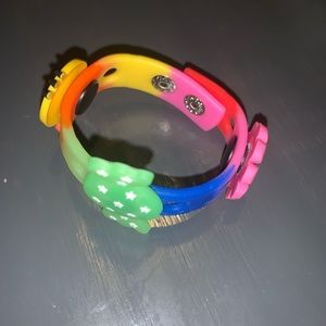 Croc bracelet (3 jibbitz) included